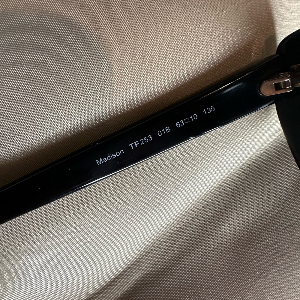Tom Ford Madison Sunglasses - Picture 5 of 5